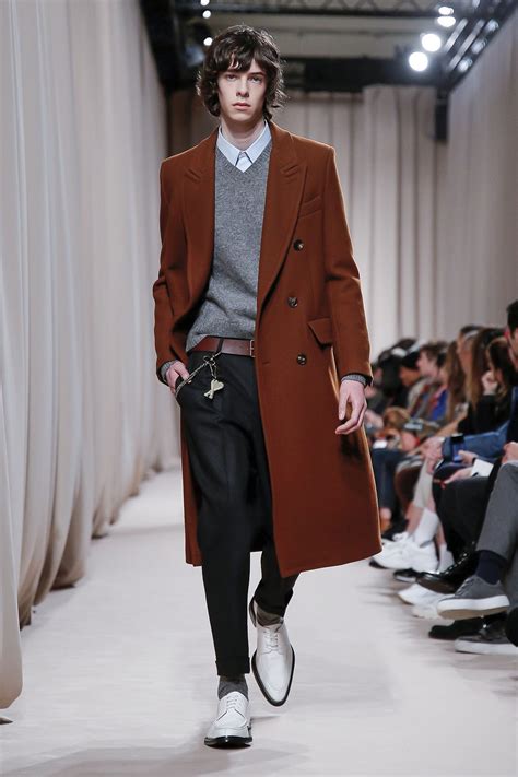 Открыть страницу «ami paris» на facebook. AMI ALEXANDRE MATTIUSSI MENSWEAR FALL WINTER 2019 PARIS