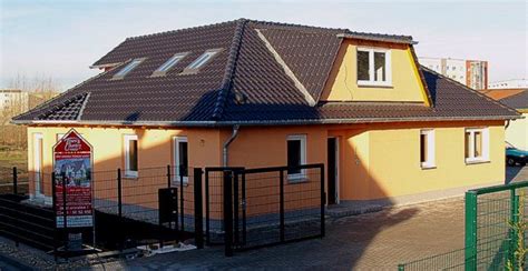 Die wohnung befindet sich in der 3. Fassade Musterhaus Delitzsch | Musterhaus, Haus, Town ...