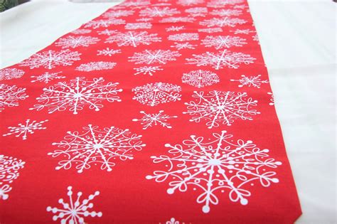 Este tutorial te servirá para hacer el modelo más sencillo de camino de mesa. DIY Navidad: Camino de mesa navideño para decorar tu mesa ...