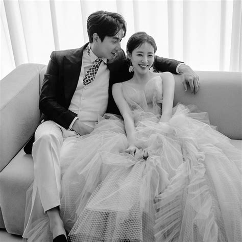 Shinhwas Andy And Announcer Lee Eun Joo Reveal Their Breathtaking Wedding Photos Allkpop