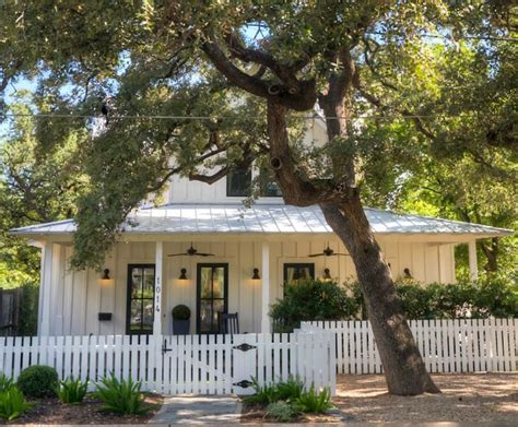 Because it meets the irc appendix q standards, it has the potential to be parked in more. Modern Farmhouse For Sale in Austin