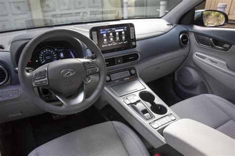 My ultimate trim tester gets an 8″ touchscreen infotainment system with navigation and an apple car. 2019 Hyundai Kona Electric | Top Speed
