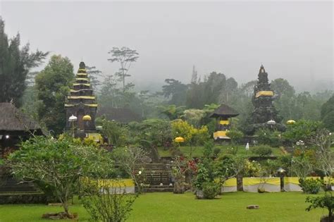 Pura Gunung Sari Saksi Sejarah Perang Puputan TravelBiz