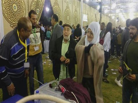 مثّل وأخرج العديد من الأفلام. بالصور.. شاهد أحدث ظهور للفنانة المعتزلة شمس البارودي في ...