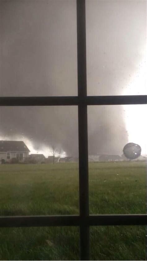 Monster Tornado Just East Of Peoria Illinois Tornadoes Tornado