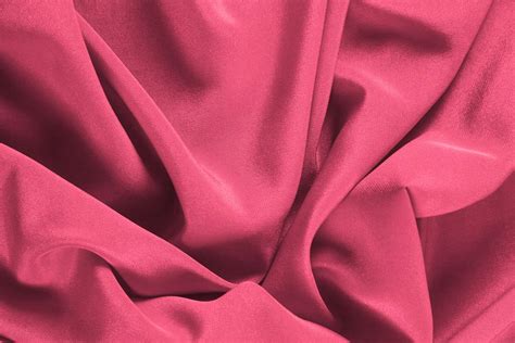Ab stock a soliera (modena) tratta tessuti per abbigliamento, tessuti tecnici, 100% naturali, tessuti elasticizzati, tessuti misti e stampati. Tessuto Crêpe de Chine Fucsia Petunia in Seta per ...