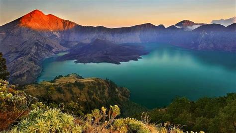 Monte Rinjani Ver Las Estrellas Desde Un Volcán Activo De Indonesia