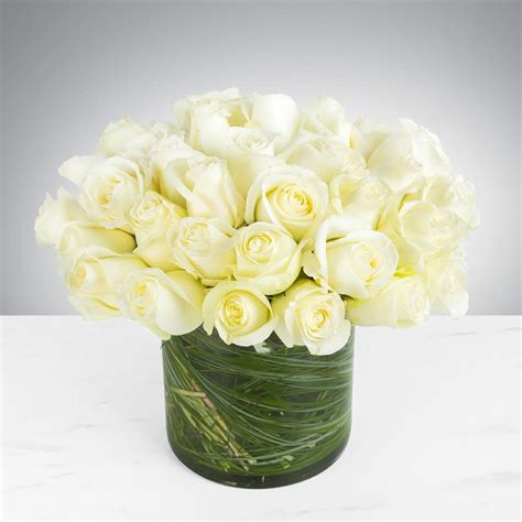 Classic Pave Of Elegant White Roses In Chicago Il Mudd Fleur