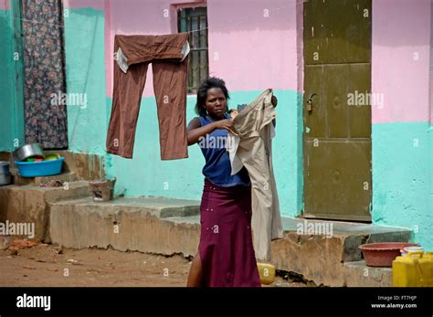 Kampala Uganda 10 April 2007 Unidentified Woman Is Hanging Her Wash
