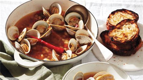 But did you know they are really easy to make at home? 17 Clam Recipes That Make Quick Weeknight Dinners | Martha Stewart