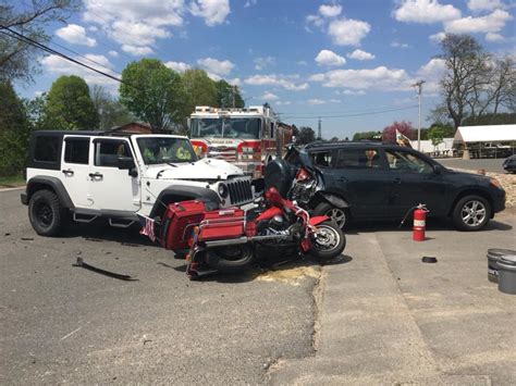 Four Injured In East Windsor Crash Involving Cars Motorcycle Windsor
