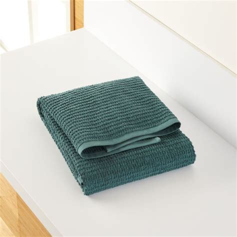 My lovely wife recently redecorated our bathroom. Travia Forest Green Textured Bath Towel | Green towels ...