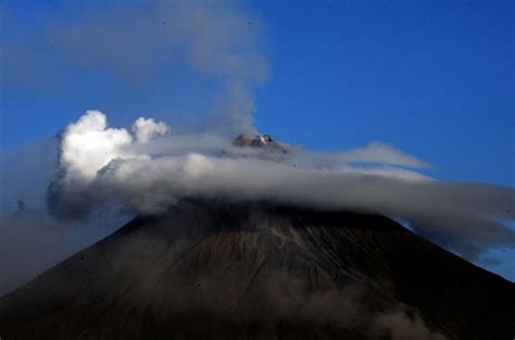 Mayon Volcano Erruptions Cnn