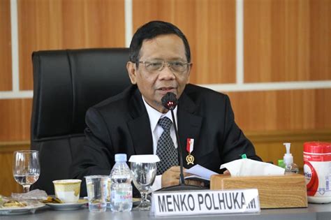 Majemuk dalam hal ini maksudnya adalah pada dasarnya selain kesadaran diri ada banyak alat pemersatu bangsa indonesia. Hari Nusantara, Pemerintah Tekankan Laut jadi Pemersatu Bangsa