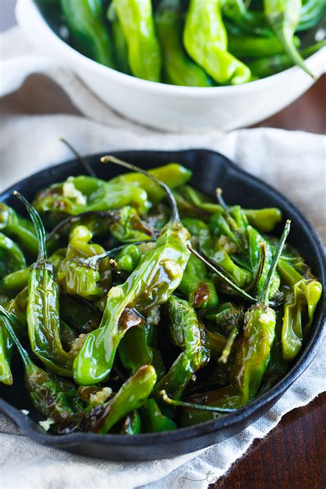 Jul 27, 2020 · clean the peppers under cold water. Blistered Shishito Peppers - Easy Oven-Baked Blistered ...
