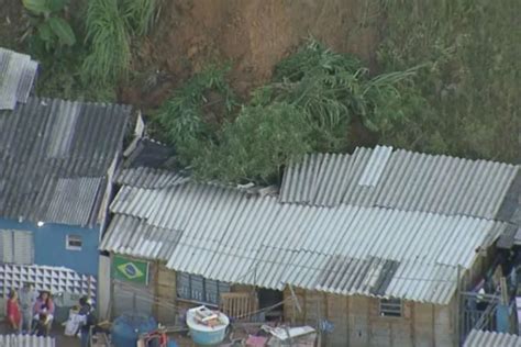 Deslizamento De Terra Atinge Casa Em Sp 4 Pessoas Foram Socorridas Metrópoles