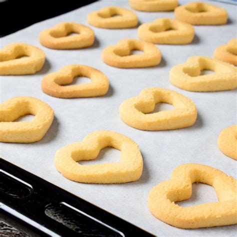 These cookies are like little bites of christmas. 9 Things Every Baker Needs to Know About Freezing Cookies ...