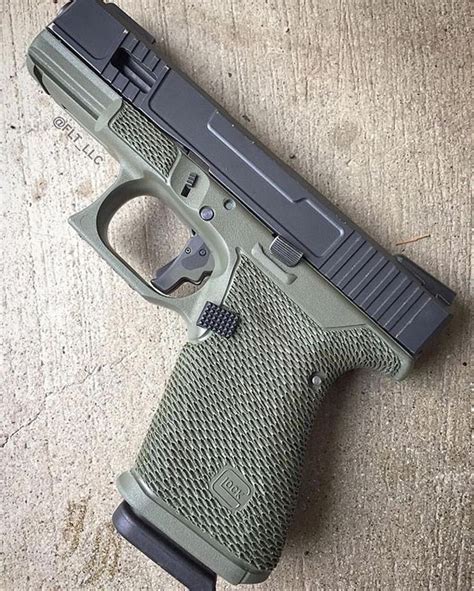 Glock Grip Stippling Thats A Good Looking Glock Love The Army Green