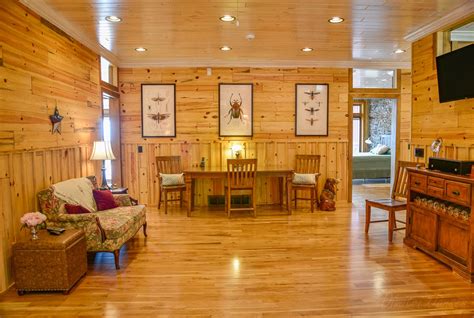 Knotty Pine Wood Paneling Has Never Gone Out Of Style