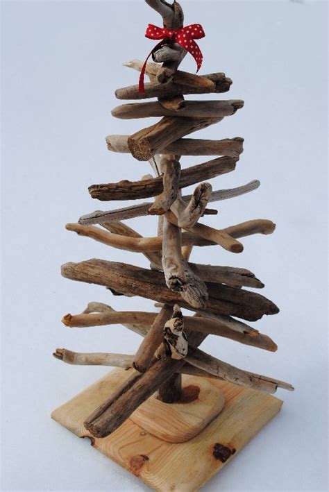 14 Awesome Driftwood Christmas Trees You Can Make Shelterness