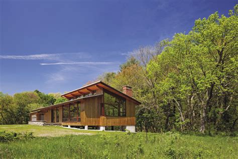 Acorn Deck House Minimizes Waste And Energy Use While