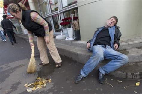 Insane Photographs Of Incredibly Drunk People In Public Page 7 Of 31