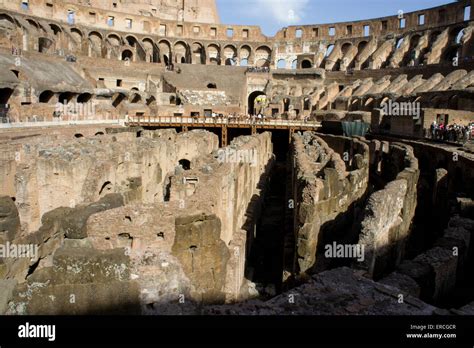 Interior Del Coliseo Romano Fotografía De Stock Alamy