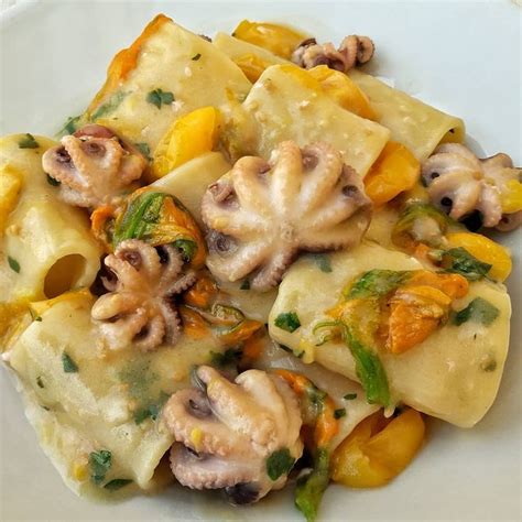Ricetta con patate e pomodoro. Un primo piatto semplice e gustoso!! 😋🐙🐙 . Posted by @vale ...