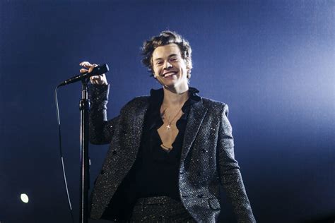 Is Harry Styles New Song Medicine A Clue To His Sexuality Ibtimes India