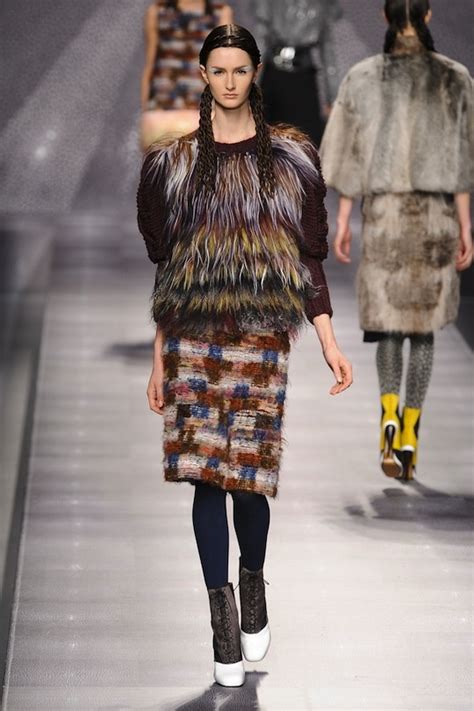 Fendi Fall Belly Belts And Bustles And So Much More Fashion Milan Fashion Week Fashion