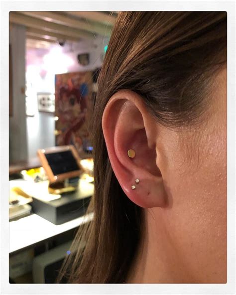 New Ear Piercing Trend In La For Multiple Earrings 2018 Earings