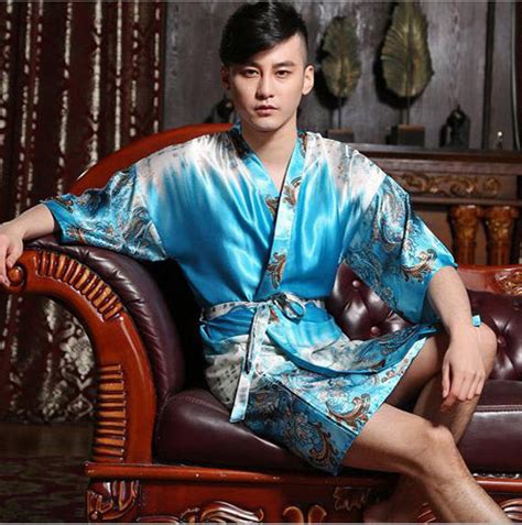 Great Blog Robe Mens Short Silk Kimono Robe