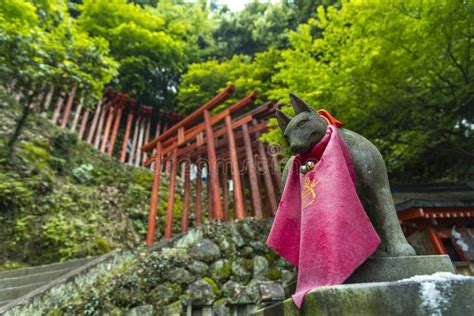 La Saga Japn 1 De Mayo De 2019 Torii Puerta De Madera Roja