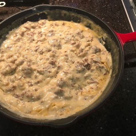 Take off heat and add cream of chicken soup, add salt and pepper to taste. The Pioneer Woman's Sausage Gravy - 99easyrecipes