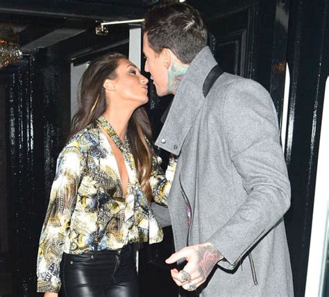Celebrity Big Brother S Jeremy McConnell Cosies Up To Fellow