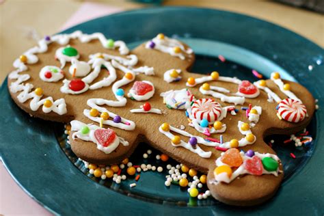 Nov 30, 2013 · we had gracious george, the gingerbread man. (party) gingerbread man decorating party - See Vanessa Craft