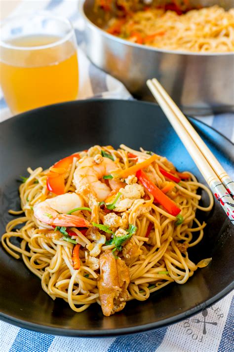 Asian Style Egg Noodles Stir Fry With Prawns And Chicken