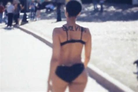 Hot Sexy New Erykah Badu Bikini Pics
