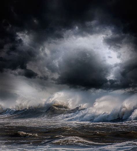 Dynamic Photos Of The Ocean During Powerful Storms Ocean Painting