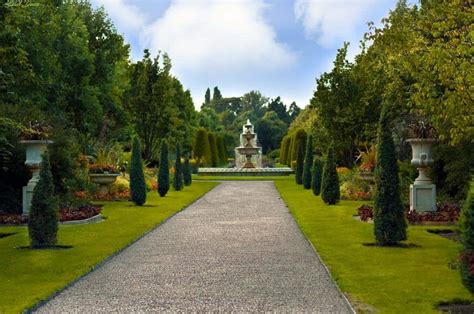 The hotel offers a high standard of service and amenities to suit the individual needs of all travelers. Guide to the famous parks in London - gardens and parks ...