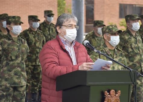 Ministro de defensa señaló que la pandemia se desarrolla de manera heterogénea en todo el país. Muere por COVID-19 Carlos Holmes Trujillo, ministro de ...