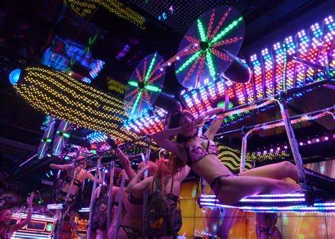 Futuristic Bot Cabaret Wows Tokyo The Japan Times