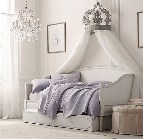 Transform the look of your bedroom by updating possibly the most important furniture in the space, letting you create a grand feel or a serene retreat. 189 best images about ♔ bed crown ♔ on Pinterest ...