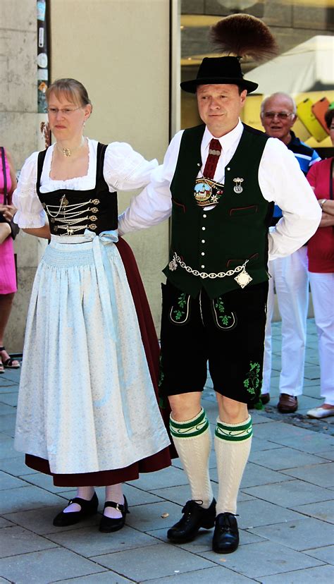 Stadtgruendungsfest Munich 2013 Paar In Tracht Beim Tanz German