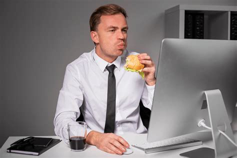 The 5 Rudest Office Food Habits