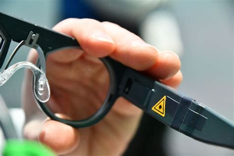 Bosch Gets Smartglasses Right With Tiny Eyeball Lasers Ieee Spectrum