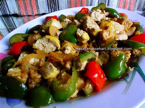 Pagi ini mau posting menu sehari2 aja.yang sering ku masak.karena ini adalah menu favorit suami. Resep Tumis Tempe Tahu Kecap Pedas Manis