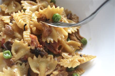Roast for about 20 minutes, or until the broccoli is a little charred on the edges, the garlic is a little brown. the BEST Copycat Cheesecake Factory Farfalle with Chicken ...