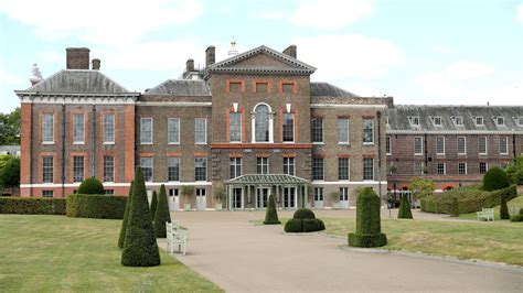 Kensington Palace Who Lives There And Whats It Like Inside Woman