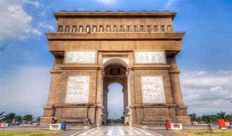 Simpang Lima Gumul, Wisata Sejarah dari Kediri | Airpaz Blog